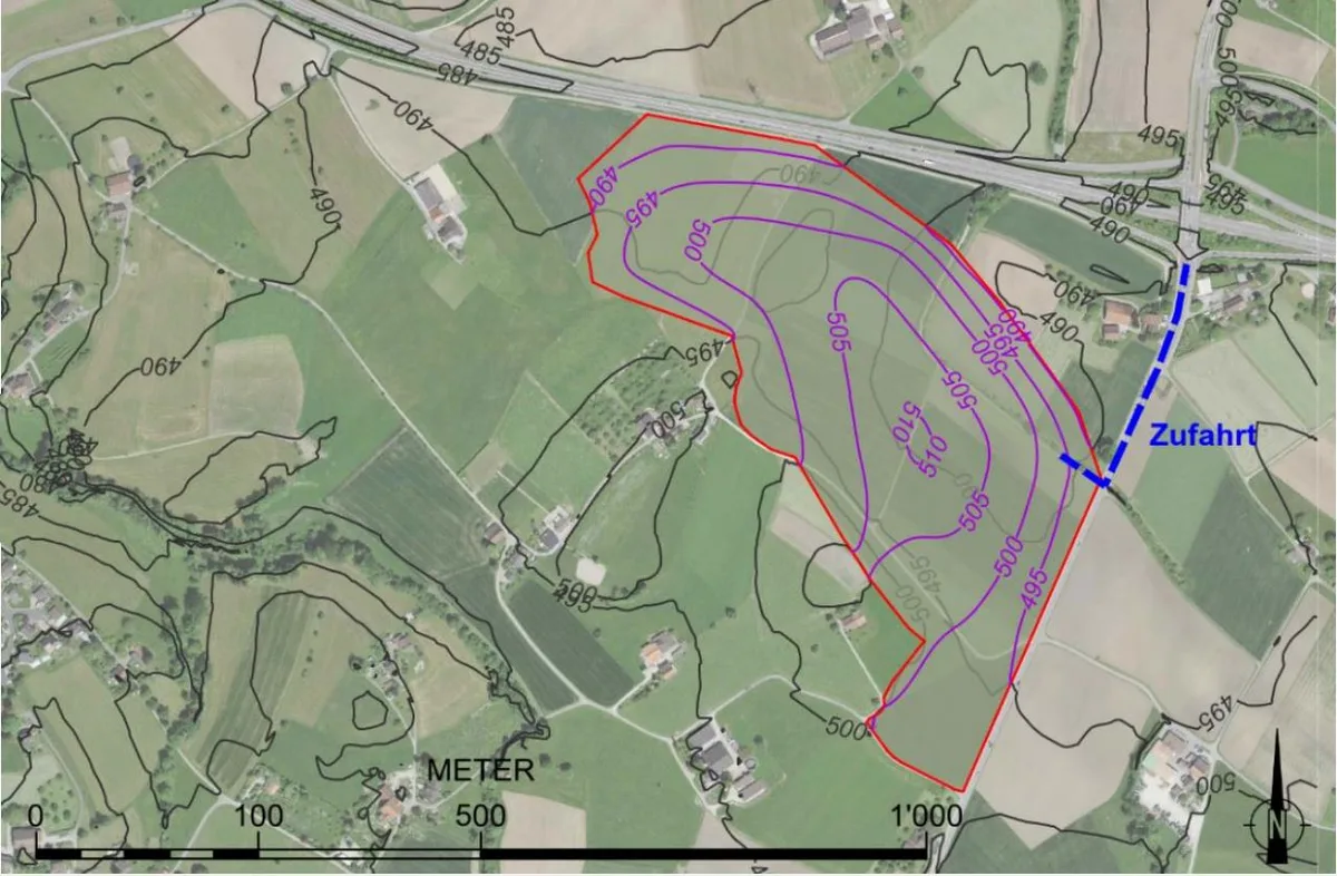 Situation der geplanten Deponie Erzacher bei Egg mit Endform auf einem Orthofoto.